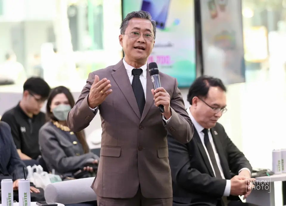  รองศาสตราจารย์ ดร.อัทธ์ พิศาลวานิช นักวิชาการอิสระ และผู้เชี่ยวชาญเศรษฐกิจระหว่างประเทศและอาเซียน