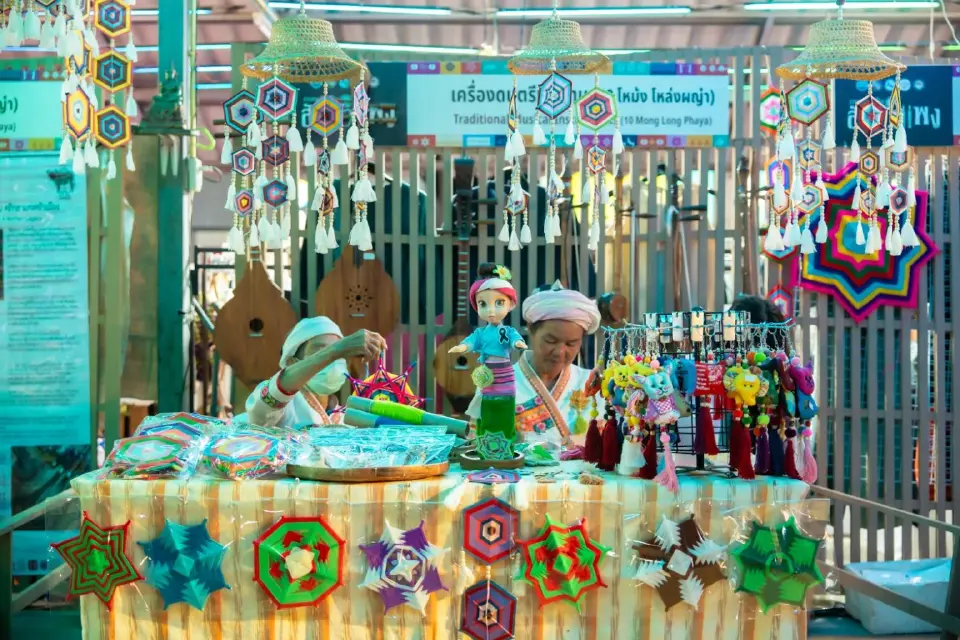 เที่ยว เชียงใหม่ Night Market เนรมิตแสงสี ถนนคนเดินสันกำแพง ท่าแพ สุดตระการตา