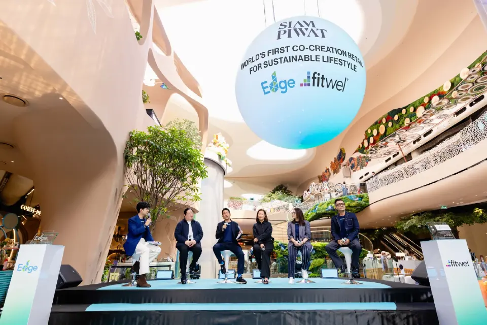 รศ.ดร.สิงห์ อินทรชูโต Chief of NEXTOPIA และที่ปรึกษาด้านความยั่งยืน (Sustainability) บริษัท สยามพิวรรธน์ จำกัด (คนที่ 3 นับจากซ้ายมือ)