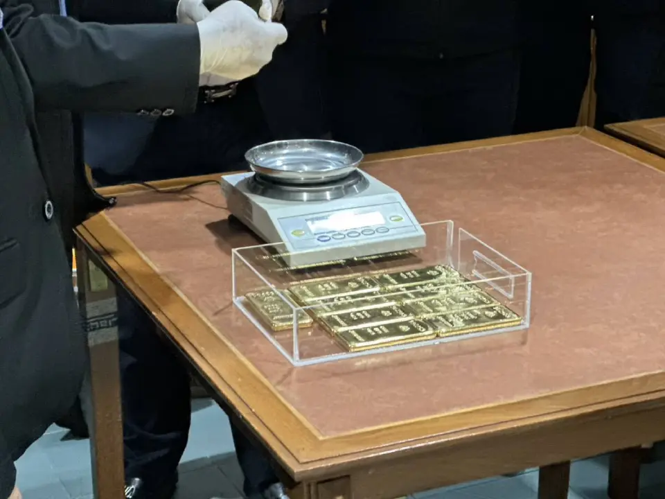 ป.ป.ช.ส่งมอบทองคำแท่งของ “สาธิต รังคสิริ” 1,500 ล้านบาท ตกเป็นของแผ่นดิน