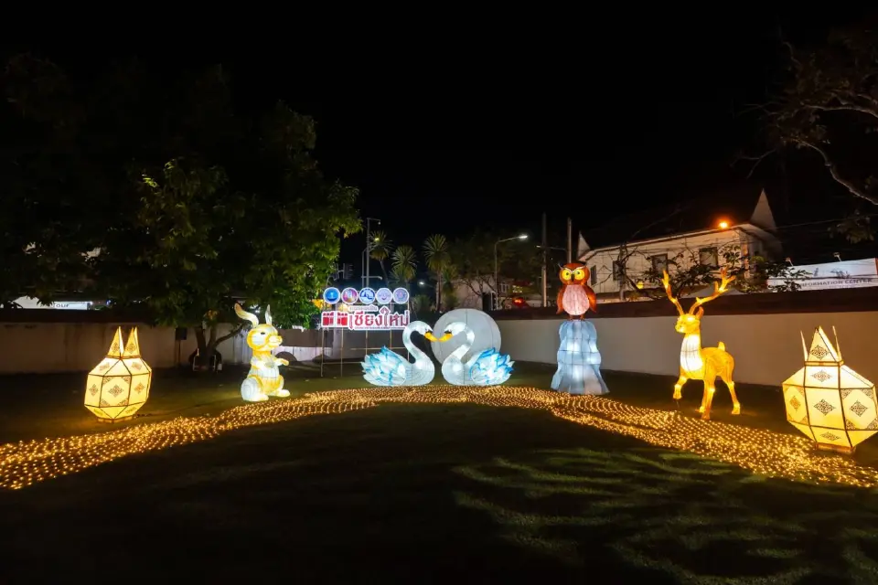 เที่ยว เชียงใหม่ Night Market เนรมิตแสงสี ถนนคนเดินสันกำแพง ท่าแพ สุดตระการตา