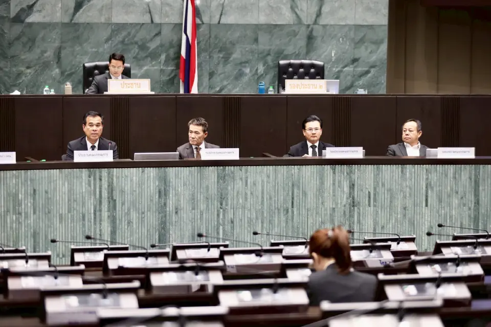 สภา กทม. ตีกลับงบปี 69 เพิ่ม 4 พันล้าน จ่ายหนี้ 'รถไฟฟ้าสายสีเขียว'