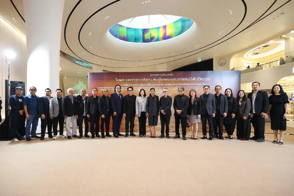 2 ศิลปินแห่งชาติ เปิดนิทรรศการเฉลิมพระเกียรติ "พระพันปีหลวง" ที่สยามพารากอน