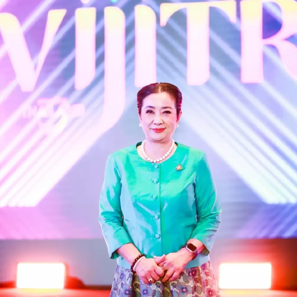 นางฐนิวรรณ กุลมงคล 