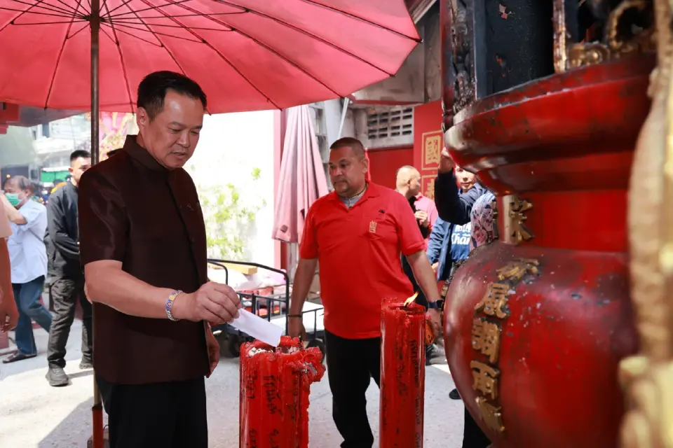 “อนุทิน”สักการะหลวงปู่ไต้ฮง รับตรุษจีน 2569 เสริมสิริมงคลปีมะเมีย