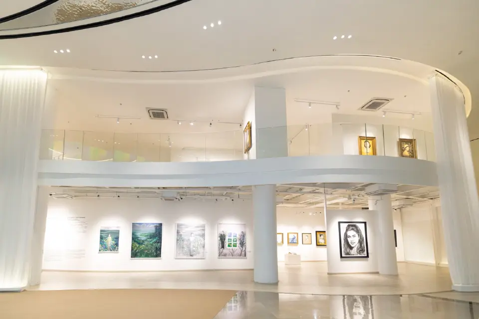 2 ศิลปินแห่งชาติ เปิดนิทรรศการเฉลิมพระเกียรติ "พระพันปีหลวง" ที่สยามพารากอน