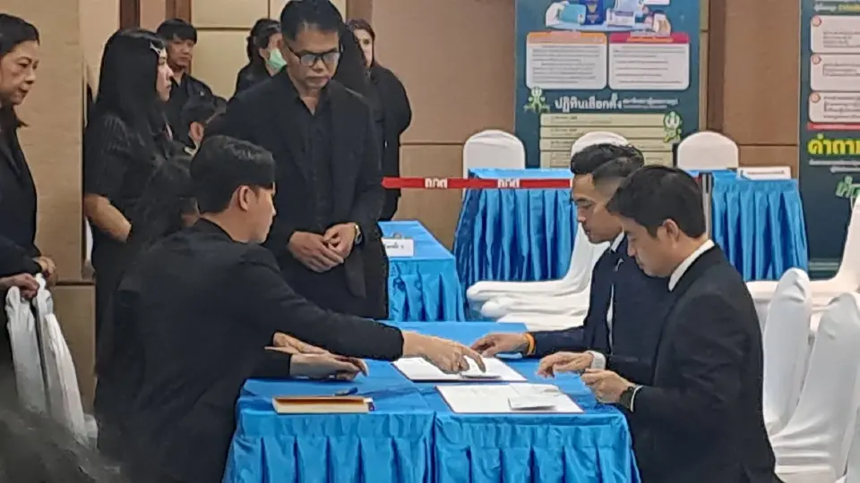 'ภูมิใจไทย' พาเหรดรับใบรับรอง สส. 'สิริพงศ์' แย้มโผ ครม. ตามสื่อใกล้เคียงความจริง