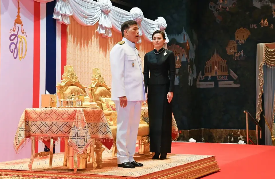 ในหลวง พระราชินี เสด็จฯ เปิดประชุมรัฐสภา มีพระราชดำรัส ขอให้ยึดถือความถูกต้อง