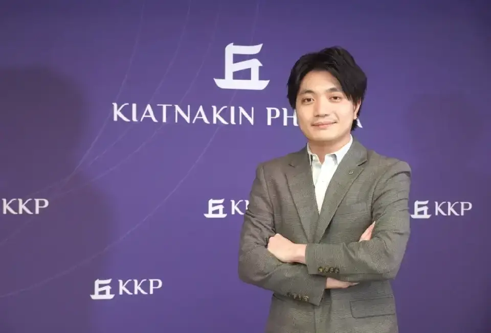 นายลัทธกิตติ์ ลาภอุดมการ นักเศรษฐศาสตร์ KKP