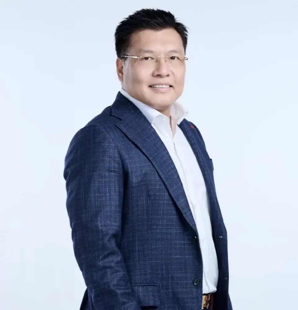 นายภณภัทร เมฆาสุวรรณดำรง ประธานเจ้าหน้าที่บริหาร IROYAL