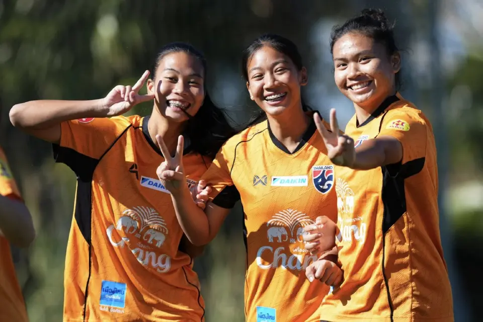 ฟุตบอลหญิงทีมชาติไทย ลงสนามซ้อมก่อนดวล รัสเซีย