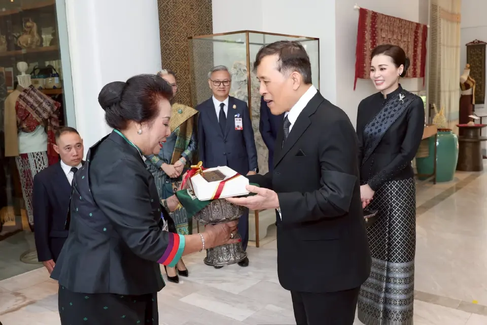 ในหลวง พระราชินี เสด็จฯ เยือนสาธารณรัฐประชาธิปไตยประชาชนลาวอย่างเป็นทางการ เป็นวันที่สอง