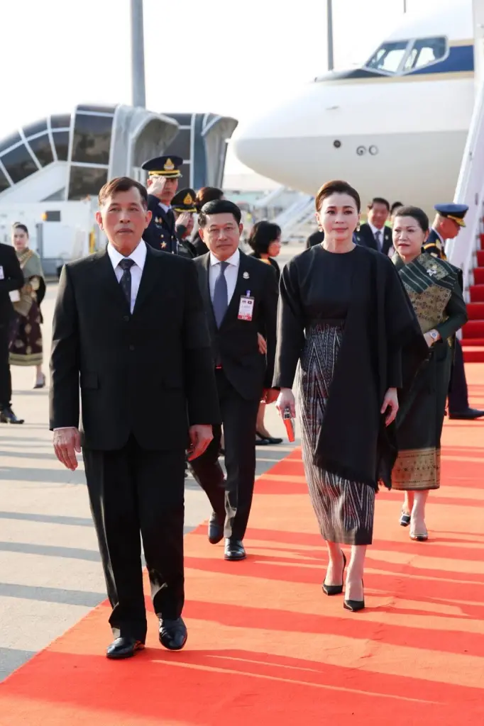 ในหลวง-พระราชินี เสด็จฯเยือน สปป.ลาวครั้งประวัติศาสตร์รอบ 32 ปี สานสัมพันธ์ 75 ปี