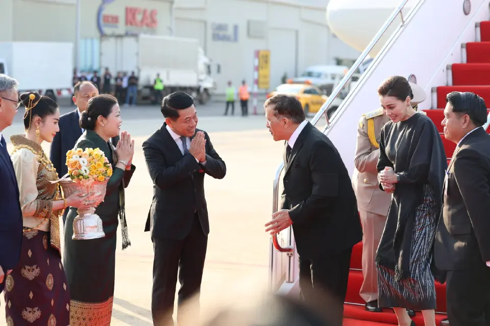 ในหลวง-พระราชินี เสด็จฯเยือน สปป.ลาวครั้งประวัติศาสตร์รอบ 32 ปี สานสัมพันธ์ 75 ปี