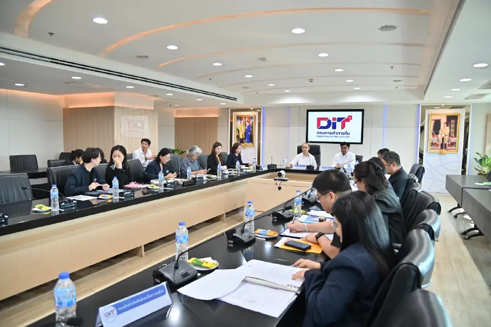 พาณิชย์ ย้ำสินค้าไม่ขาดแคลน ห้างดังตรึงราคา พร้อมอัดโปรแรง