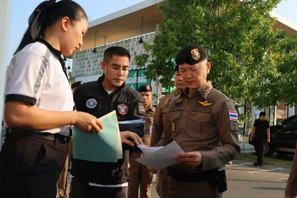 "พล.ต.อ.ธัชชัยฯ" สุ่มตรวจปั๊มน้ำมันใน จ.นนทบุรี ป้องกันการกักตุนและโก่งราคา