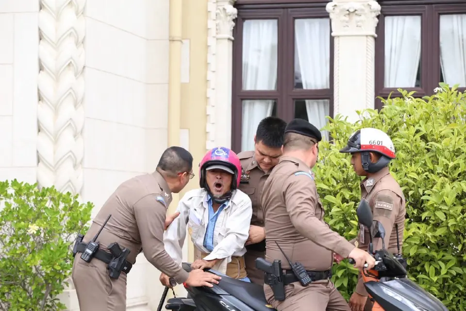 มัดรวม 19 ปี วีรกรรม 'พงศ์พิชาญ' ทะลวงรั้วทำเนียบฯเรียกร้องเงินกับ 7 นายกฯ