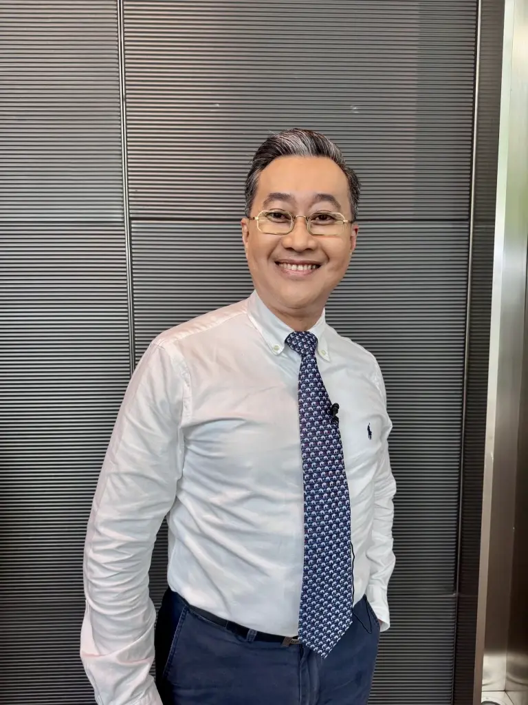 รองศาสตราจารย์ ดร.อัทธ์ พิศาลวานิช นักวิชาการอิสระ และผู้เชี่ยวชาญเศรษฐกิจระหว่างประเทศและอาเซียน 