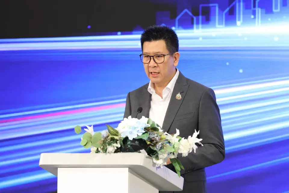 นายเอกนิติ นิติทัณฑ์ประภาศ รองนายกรัฐมนตรี และรัฐมนตรีว่าการกระทรวงการคลัง