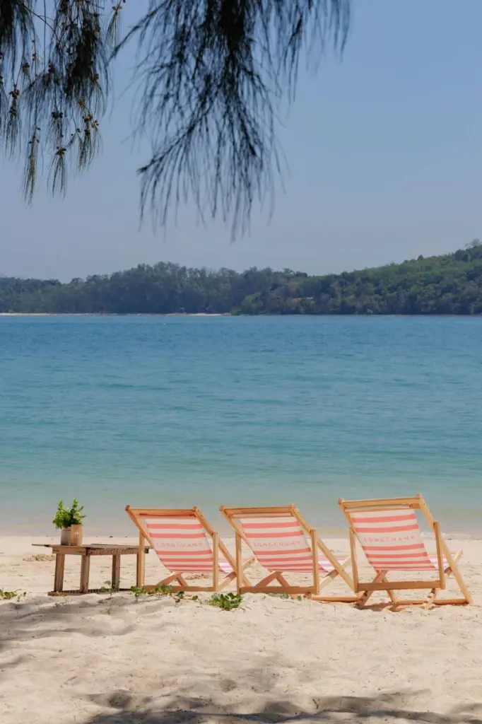 ลองฌองป์บุก The Surin Phuket เปิด "ลา ปลาจ" บีชคลับปารีสริมทะเลไทย