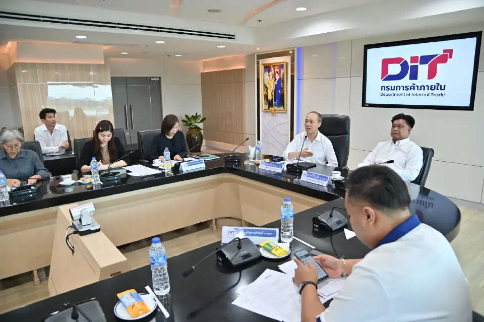 พาณิชย์ ย้ำสินค้าไม่ขาดแคลน ห้างดังตรึงราคา พร้อมอัดโปรแรง