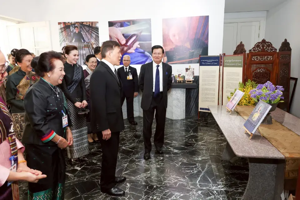 ในหลวง พระราชินี เสด็จฯ เยือนสาธารณรัฐประชาธิปไตยประชาชนลาวอย่างเป็นทางการ เป็นวันที่สอง