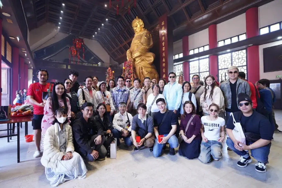 ไอคอนสยาม พาสมาชิก VIP บินฮ่องกง ไหว้ 7 วัดมงคล เปิดดวงรับปีม้าไฟ!