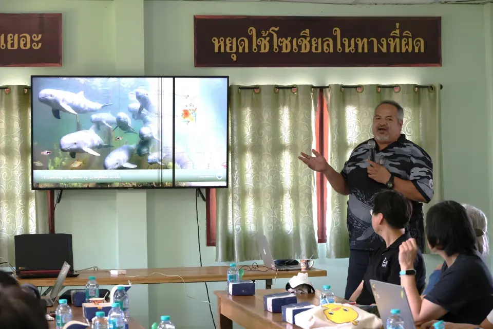 นายสันติ นิลวัตน์ ผู้อำนวยการศูนย์วิจัยทรัพยากรทางทะเลและชายฝั่งทะเลอันดามันตอนล่าง กรมทรัพยากรทางทะเลและชายฝั่ง ในฐานะหัวหน้าโครงการ 