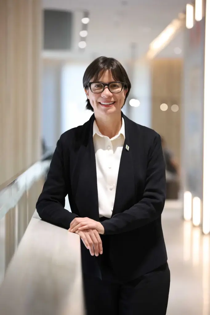 นางสาว เยเนอเวียบ ศิริวรรณ ฟิเนท์ 