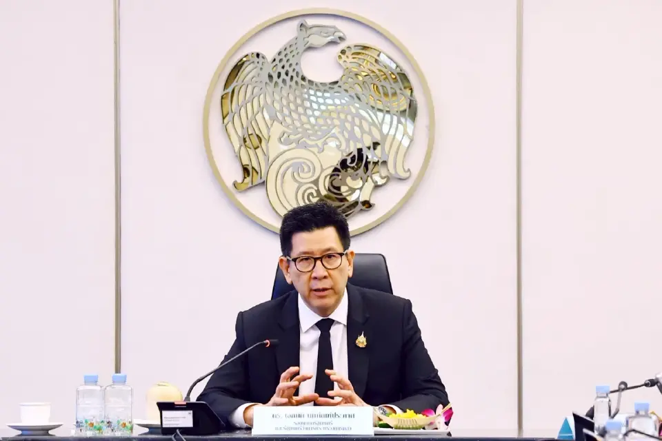 นายเอกนิติ นิติทัณฑ์ประภาศ รองนายกรัฐมนตรีและรัฐมนตรีว่าการกระทรวงการคลัง