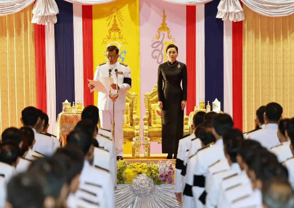 ในหลวง พระราชินี เสด็จฯ เปิดประชุมรัฐสภา มีพระราชดำรัส ขอให้ยึดถือความถูกต้อง