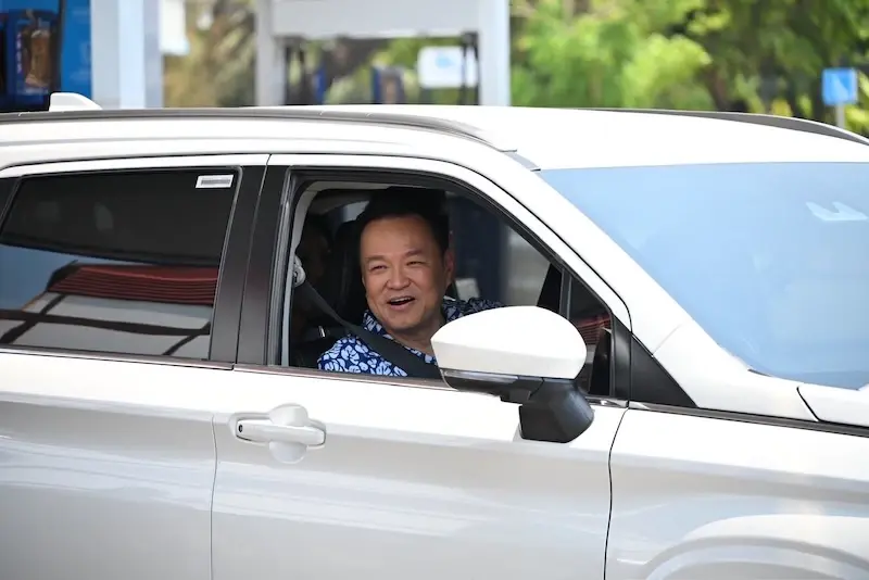 อนุทิน เช่าโตโยต้า เวลอซ ขับเอง เติมเบนซิน สุ่มตรวจปั๊มน้ำมัน จ.นครพนม