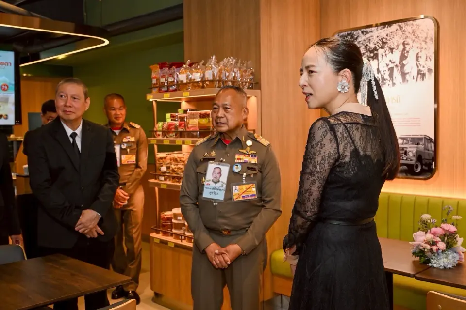 ตู้เย็นประชาชน ‘โกลเด้น คอฟฟี่’ เปิดสาขาใหม่ ‘เมืองไทย-คอมเพล็กซ์’