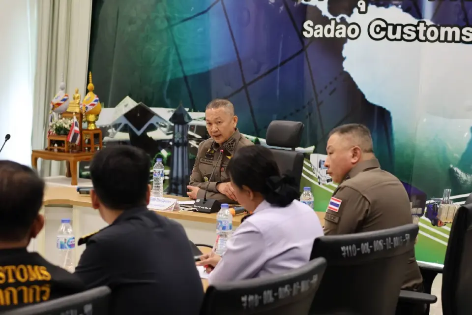 รองผบ.ตร.ลุยชายแดนใต้ คุมเข้มลักลอบน้ำมัน สกัด“กองทัพมด”ข้ามแดน