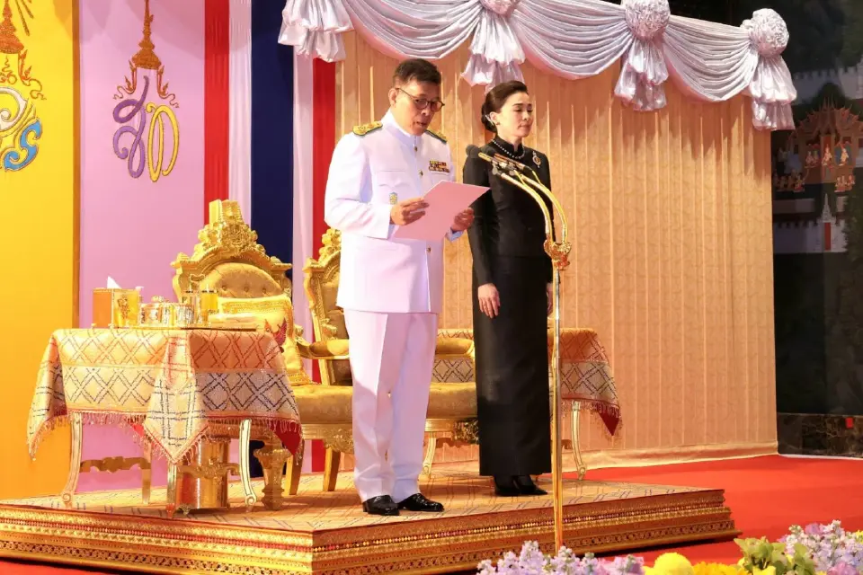ในหลวง พระราชินี เสด็จฯ เปิดประชุมรัฐสภา มีพระราชดำรัส ขอให้ยึดถือความถูกต้อง