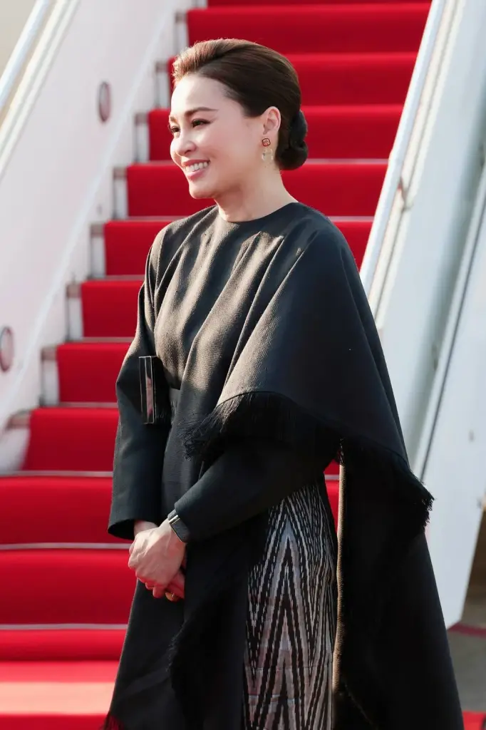 ในหลวง-พระราชินี เสด็จฯเยือน สปป.ลาวครั้งประวัติศาสตร์รอบ 32 ปี สานสัมพันธ์ 75 ปี