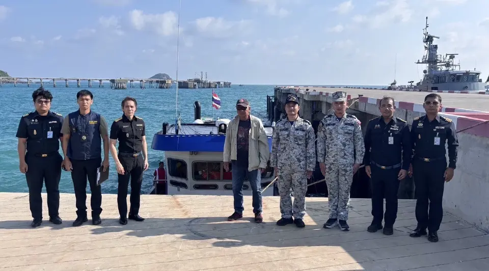 สรรพสามิตผนึกกองทัพเรือ จับดีเซลเถื่อน 8.5 หมื่นลิตร จ.ชลบุรี