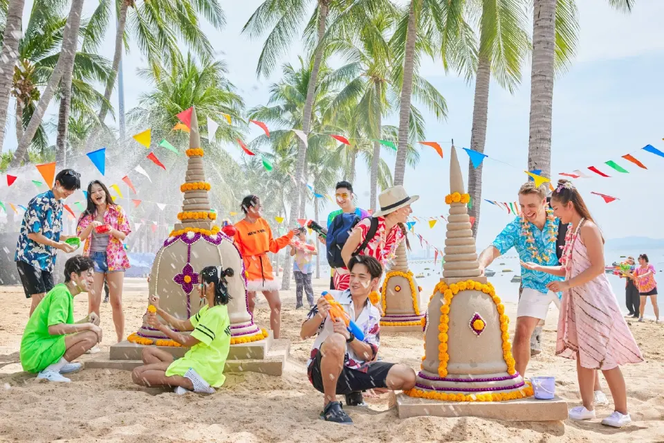 เช็กตารางวันไหลชลบุรี 2569 สาดน้ำฉ่ำตลอดเดือน จัดที่ไหน วันไหนบ้าง