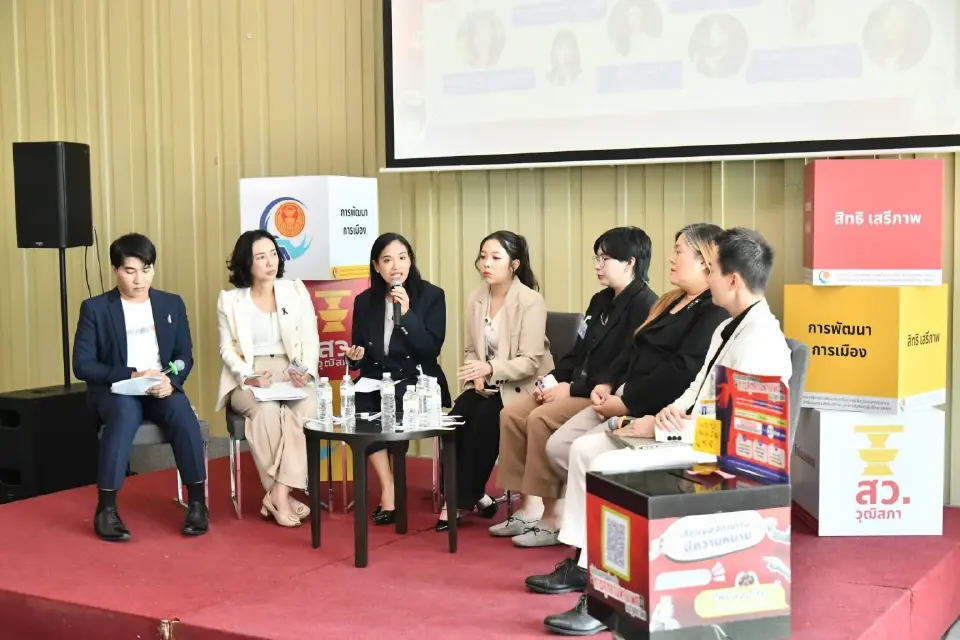 นางรัดเกล้า อินทวงศ์ สุวรรณคีรี สมาชิกสภาผู้แทนราษฎรแบบบัญชีรายชื่อ และรองหัวหน้าพรรคประชาธิปัตย์ กล่าวในเวทีเสวนา “รัฐสภาปลอดการคุกคามทางเพศ” ณ อาคารรัฐสภา