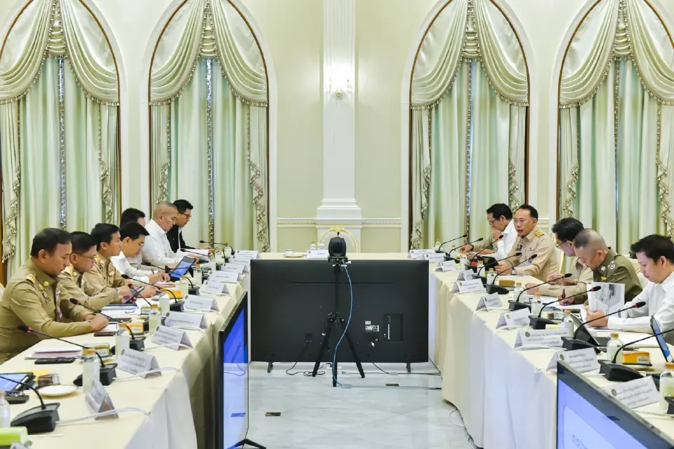 นายกฯ ทุบโต๊ะห้ามผู้ค้าอ้างน้ำมันหมดปั๊ม ขอโรงกลั่นเพิ่มกำลังการผลิต