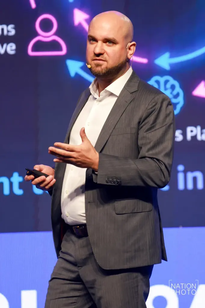 AWS ชี้ AI ไม่ใช่ทางเลือกแต่คือทางรอด แนะองค์กรเร่งปรับตัวรับ 5 เทรนด์