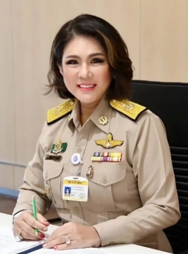 สว.วราภัสร์ หรือ ดร.วราภัสร์ ไพพรรณรัตน์ สมาชิกวุฒิสภา