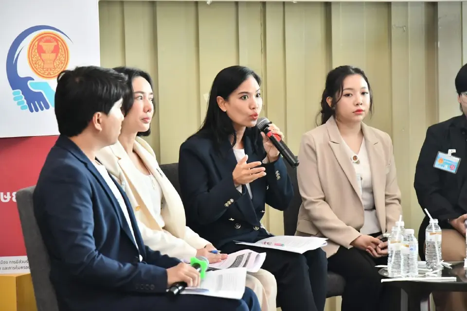 นางรัดเกล้า อินทวงศ์ สุวรรณคีรี สมาชิกสภาผู้แทนราษฎรแบบบัญชีรายชื่อ และรองหัวหน้าพรรคประชาธิปัตย์ กล่าวในเวทีเสวนา “รัฐสภาปลอดการคุกคามทางเพศ” ณ อาคารรัฐสภา