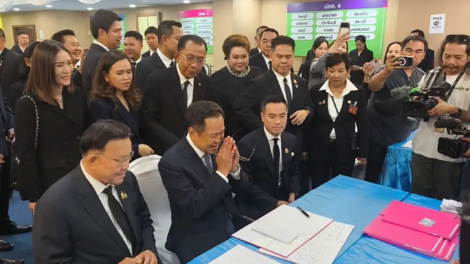 “อนุทิน”รับหนังสือรับรอง สส. ยกเคาะหัว 3 ครั้ง ลั่นเร่งลุยงานทุกเรื่อง