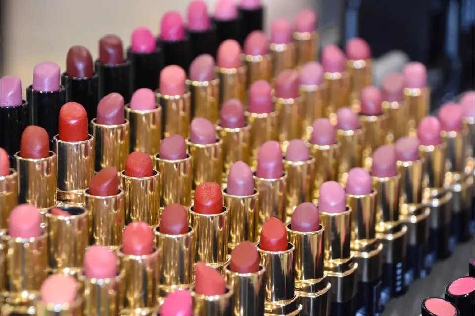 ถอดบทเรียน Lipstick Effect แก้วิกฤตพลังงานพุ่ง กำลังซื้อทรุด