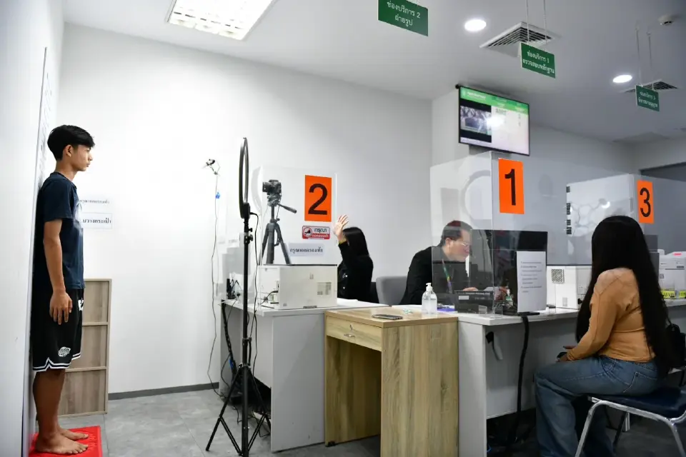 เช็กพิกัดจุดบริการด่วนมหานครในกทม. ใครจะทำบัตรประชาชน คัดทะเบียนบ้าน ขึ้นทะเบียนรับเบี้ยผู้สูงอายุ ผู้พิการ ตรวจสอบข้อมูลได้ที่นี่