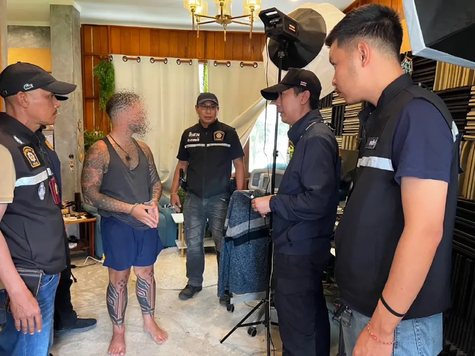 ตม.สุราษฎร์รวบพ่อค้ายาเสพติดชาวอิสราเอล พร้อมสมุนออสเตรเลีย