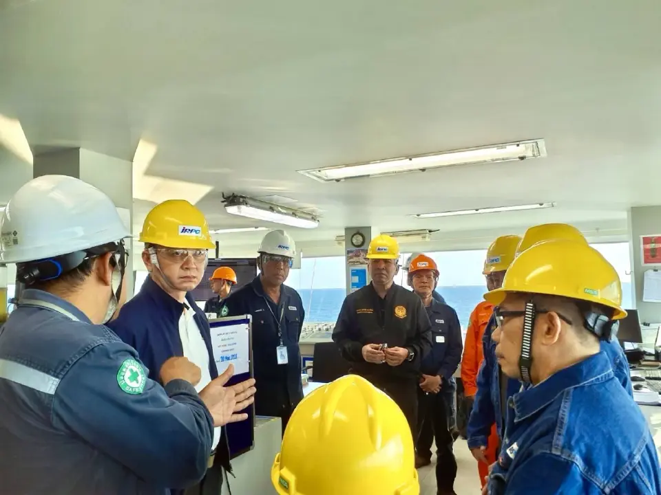 “รมว.ยุติธรรม-รอง ผบ.ตร.”ลุยชลบุรี-ระยอง สกัดลักลอบขนน้ำมัน