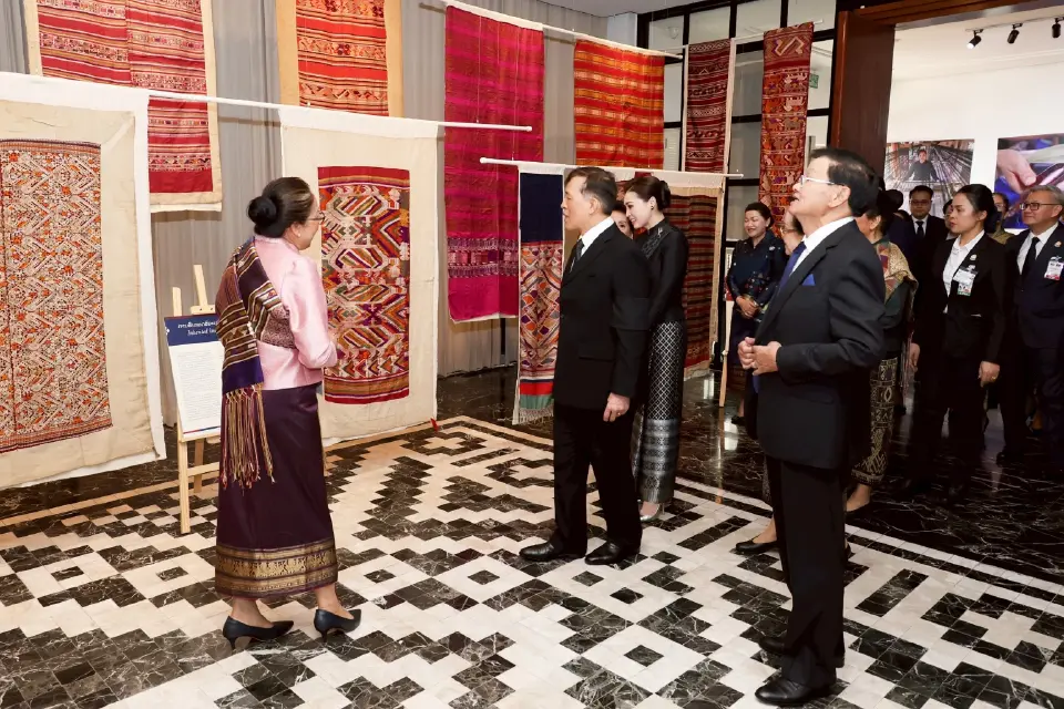 ในหลวง พระราชินี เสด็จฯ เยือนสาธารณรัฐประชาธิปไตยประชาชนลาวอย่างเป็นทางการ เป็นวันที่สอง