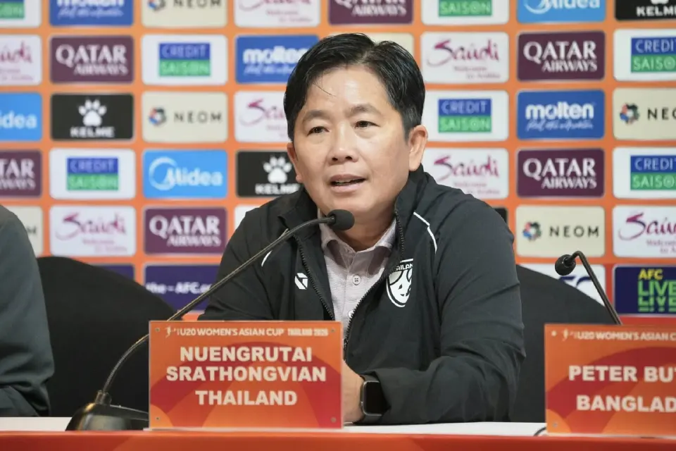 “โค้ชหนึ่ง” หนึ่งฤทัย สระทองเวียน หัวหน้าผู้ฝึกสอนฟุตบอลหญิงทีมชาติไทย รุ่นอายุไม่เกิน 20 ปี